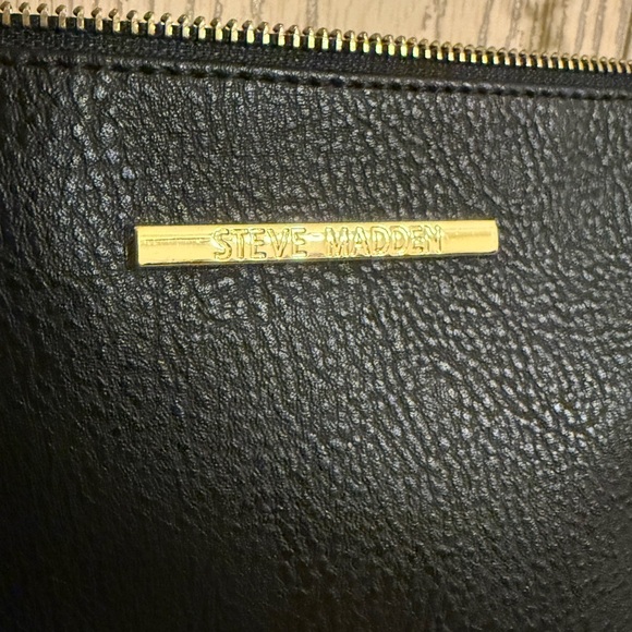 Steve Madden Black Purse With Gold Chain Handle - Picture 8 of 9
